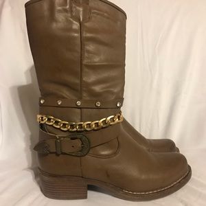 Women’s brown boots